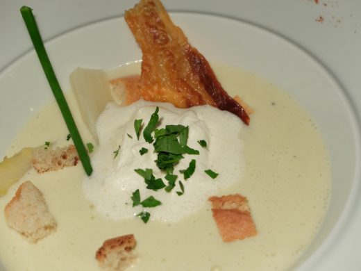 velouté d'asperges restaurant Le Chistera bayonne